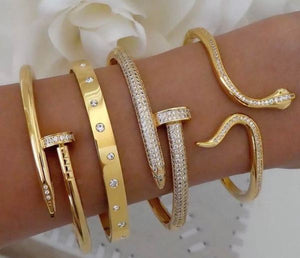 Gold Dainty Bracelet Set